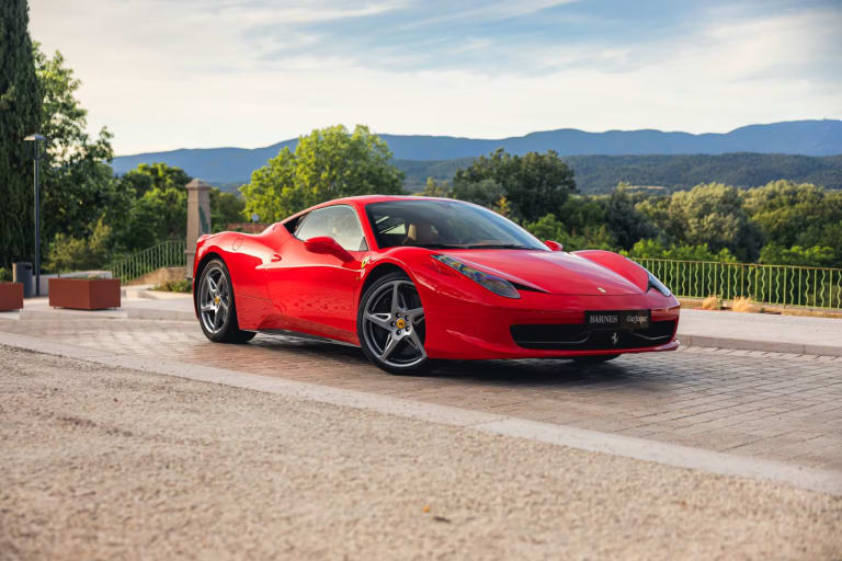  Le moteur de sa Ferrari a lâché, il en a trouvé un d'occasion et il a repris la route