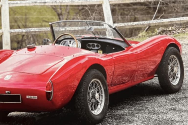 75 000 € : cette “fausse Ferrari” cache en réalité une Peugeot incroyable