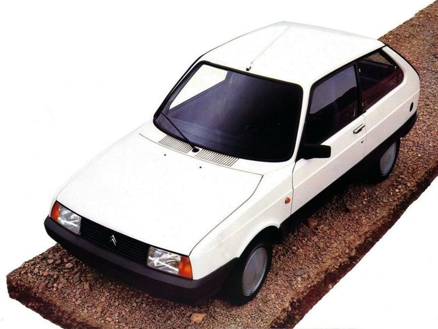 Citroën Axel : la servante écarlate