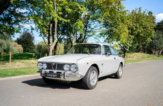 Photo Alfa Romeo 2000 GTV 1971