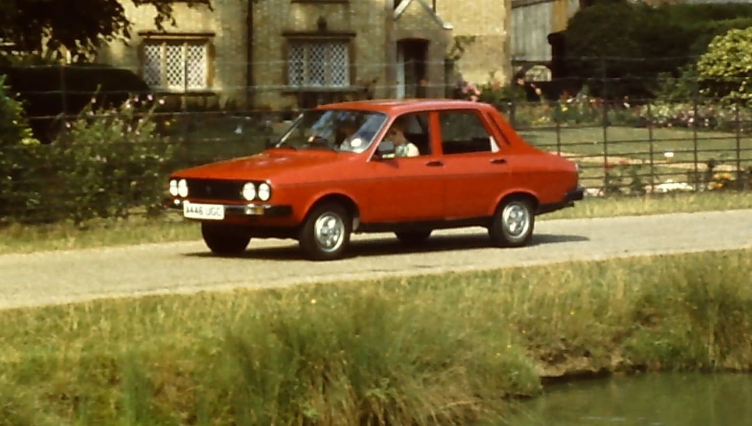 Dacia Denem: une roumaine chez les Rosbifs !