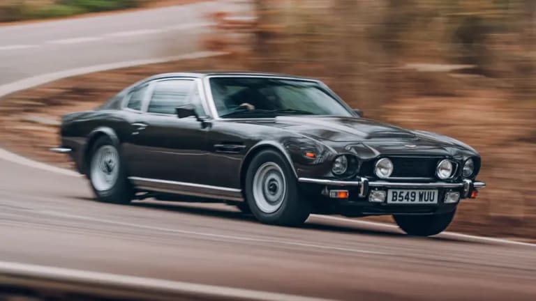 Aston Martin : les aventures de B549 WUU