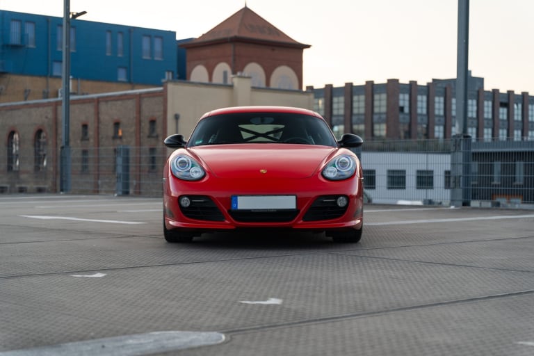 Exterior_Porsche_Cayman_R-01-scaled.jpg