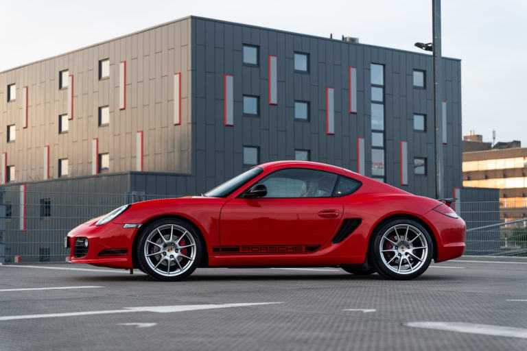 Exterior_Porsche_Cayman_R-06-scaled.jpg