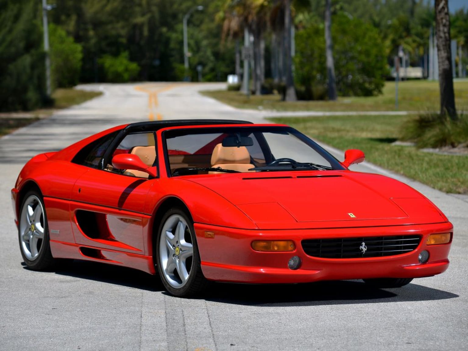 Vidéo Ferrari F355 GTS : l'évolution ultime du style Pininfarina des 80's