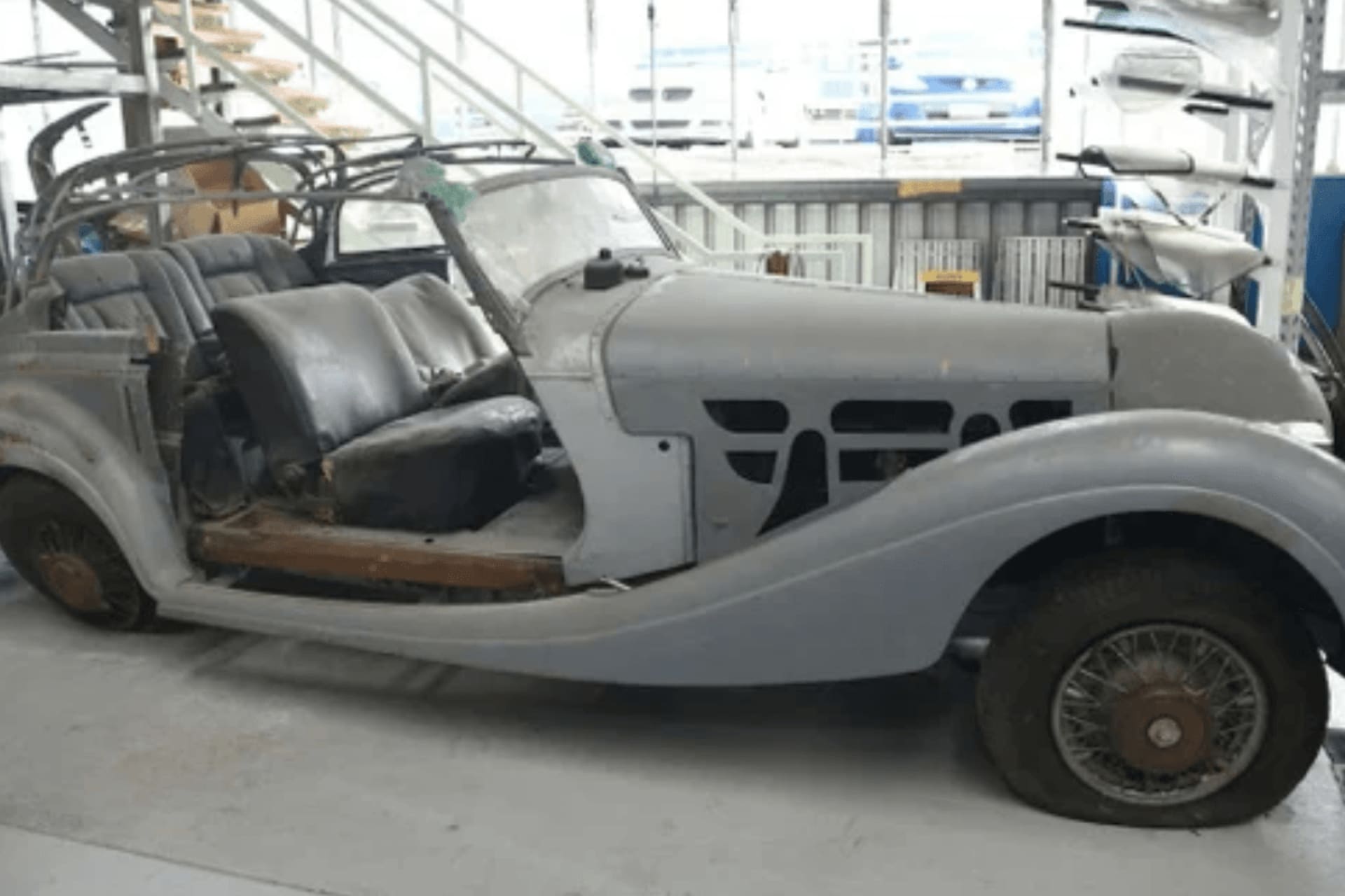 La mystérieuse Mercedes d’un dignitaire nazi surgit : découverte qui divise l’opinion