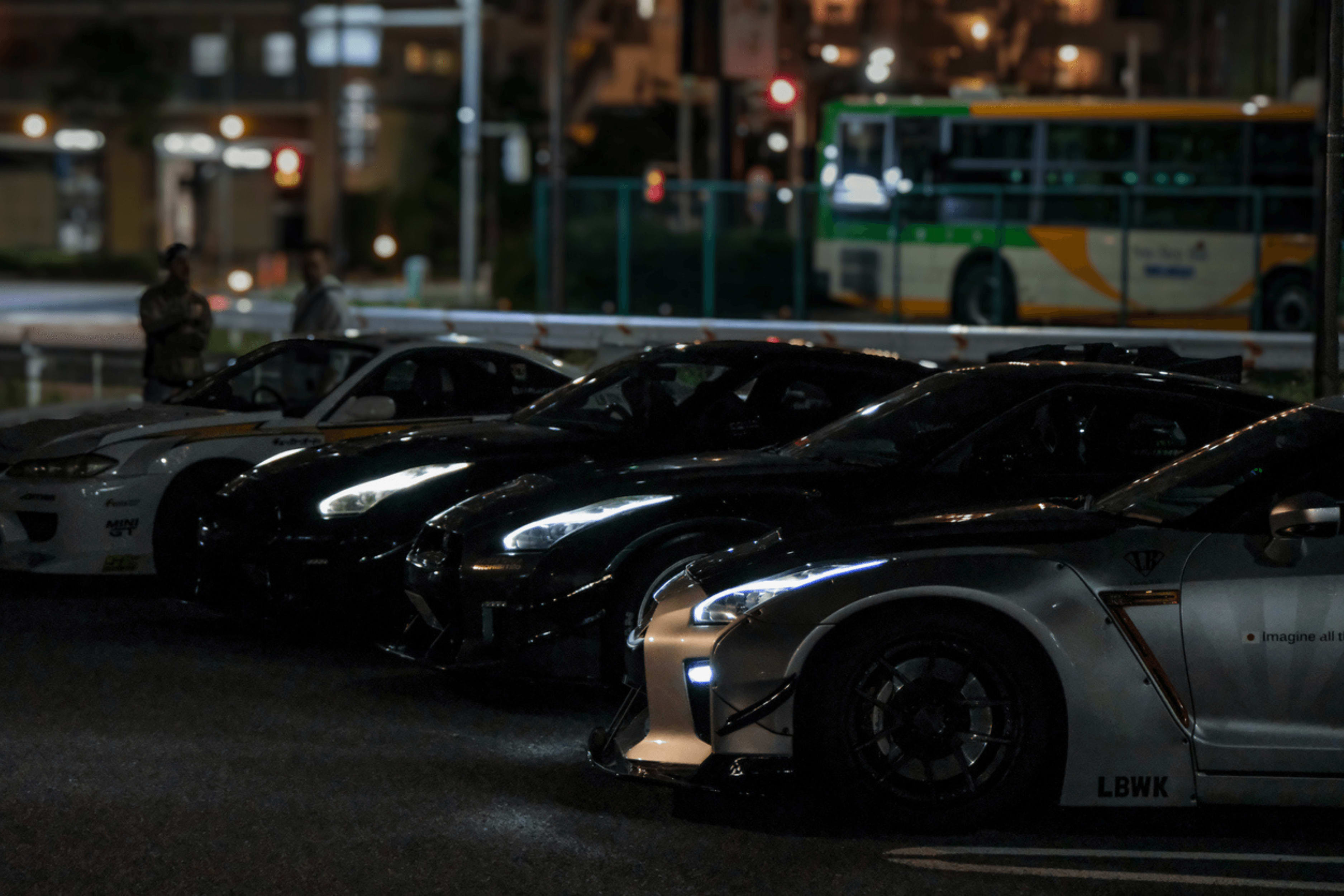 27 voitures de luxe volées en une nuit à Paris : 21 ont été retrouvées, certaines brûlées sur le périphérique