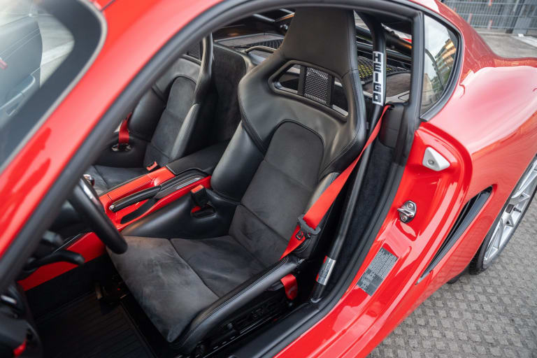Interior_Porsche_Cayman_R-06-scaled.jpg