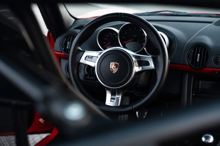 Interior_Porsche_Cayman_R-14-scaled.jpg