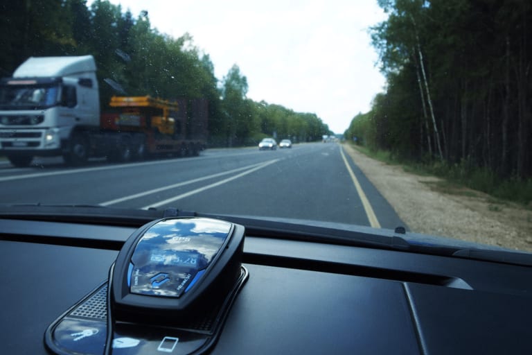 Voici les 12 voitures les plus utilisées pour flasher discrètement en 2026