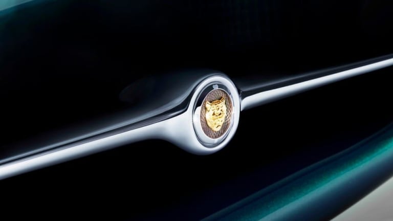 JAGUAR_Type_E-Commemorative_18.jpg