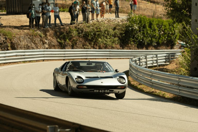 Une Lamborghini oubliée derrière un mur pendant 40 ans refait surface… et vaut plus d’un million d’euros