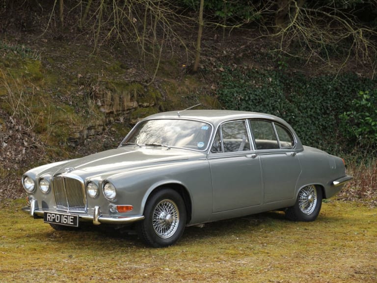 Jaguar 420 : un charme ambigu