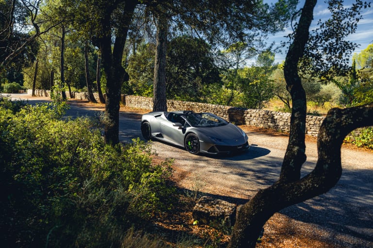 Malus écologique sur une supercar ou une voiture de prestige : ce que vous allez vraiment payer en 2026