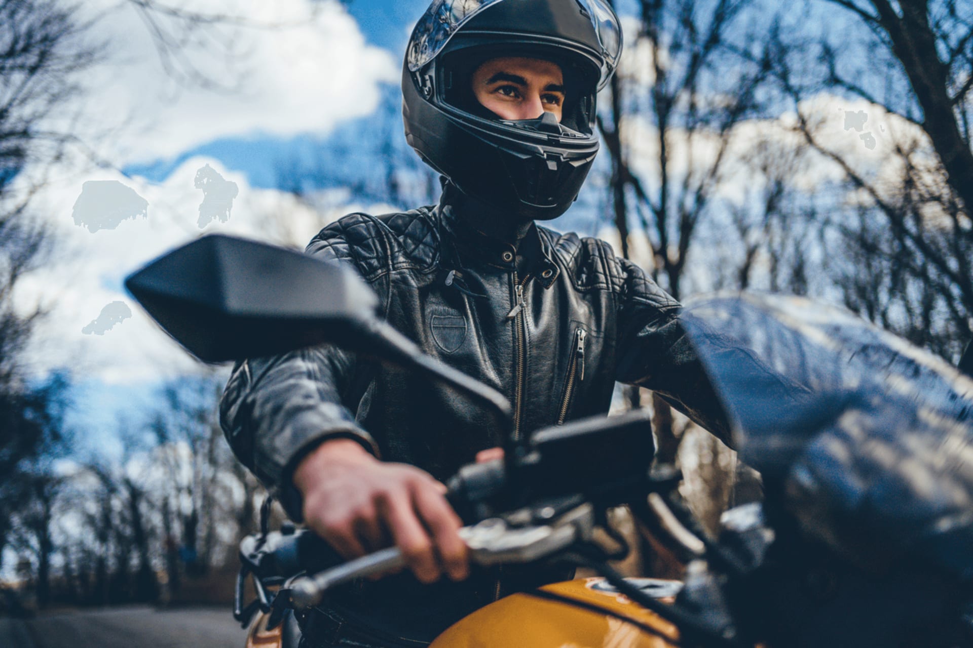 Ce geste mystérieux des motards : ce qu’ils essaient vraiment de vous dire