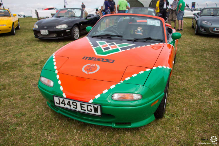 Mazda MX5 (NA) Le Mans : tuning officiel pour amateurs du genre