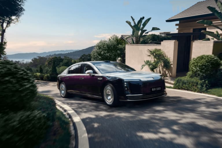 1300 km d’autonomie et recharge en 10 minutes : la “Rolls-Royce chinoise” fait sensation