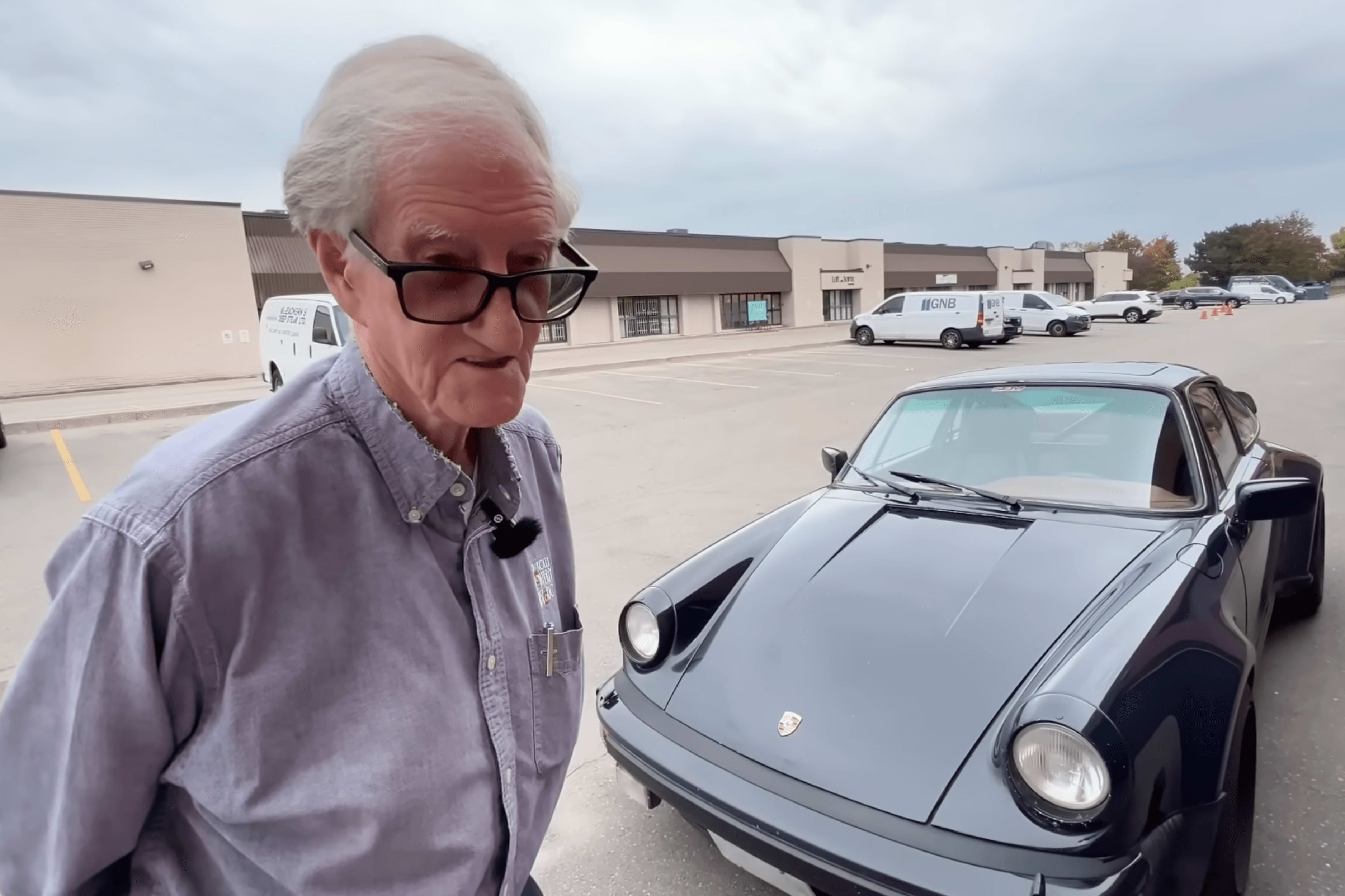 Depuis 1976, il roule en Porsche 911… son compteur atteint un chiffre fou