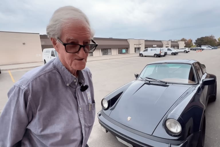 Depuis 1976, il roule en Porsche 911… son compteur atteint un chiffre fou