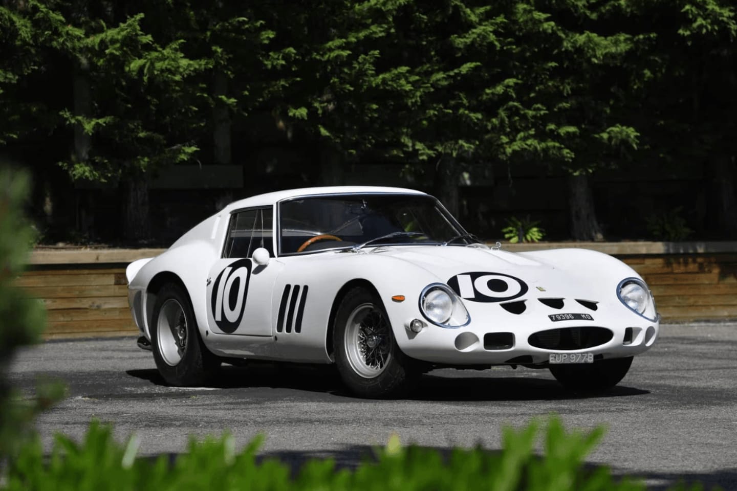 Cette Ferrari blanche unique au monde vient d'être vendue 38,5 millions lors d'une vente aux enchères qui restera dans l'histoire