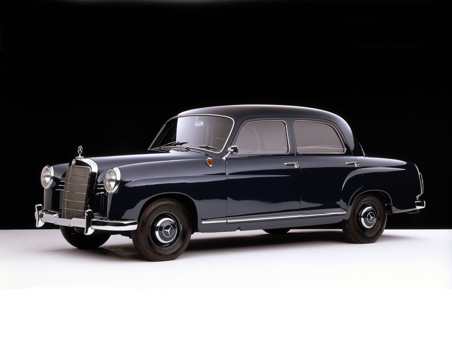 Mercedes-Benz “Ponton” : le retour de l’étoile