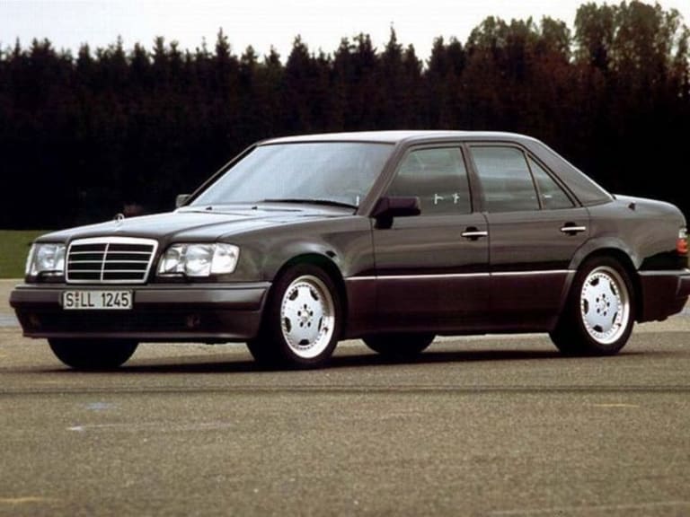 Mercedes-Benz E60 AMG W124 : missile autoroutier