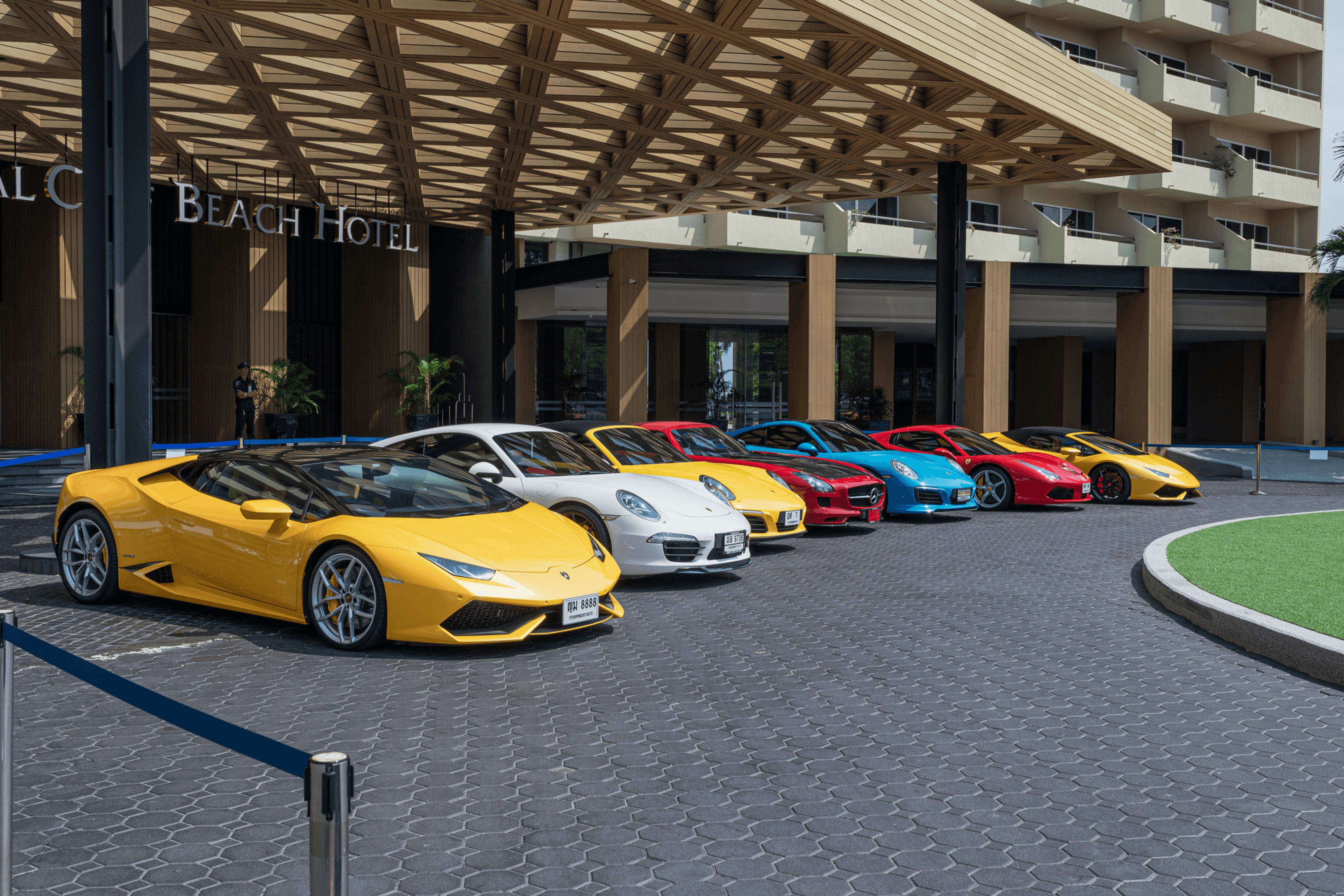 Ferrari, Lamborghini, Aston Martin : celle qui vend le moins cher est aussi celle qui gagne le plus