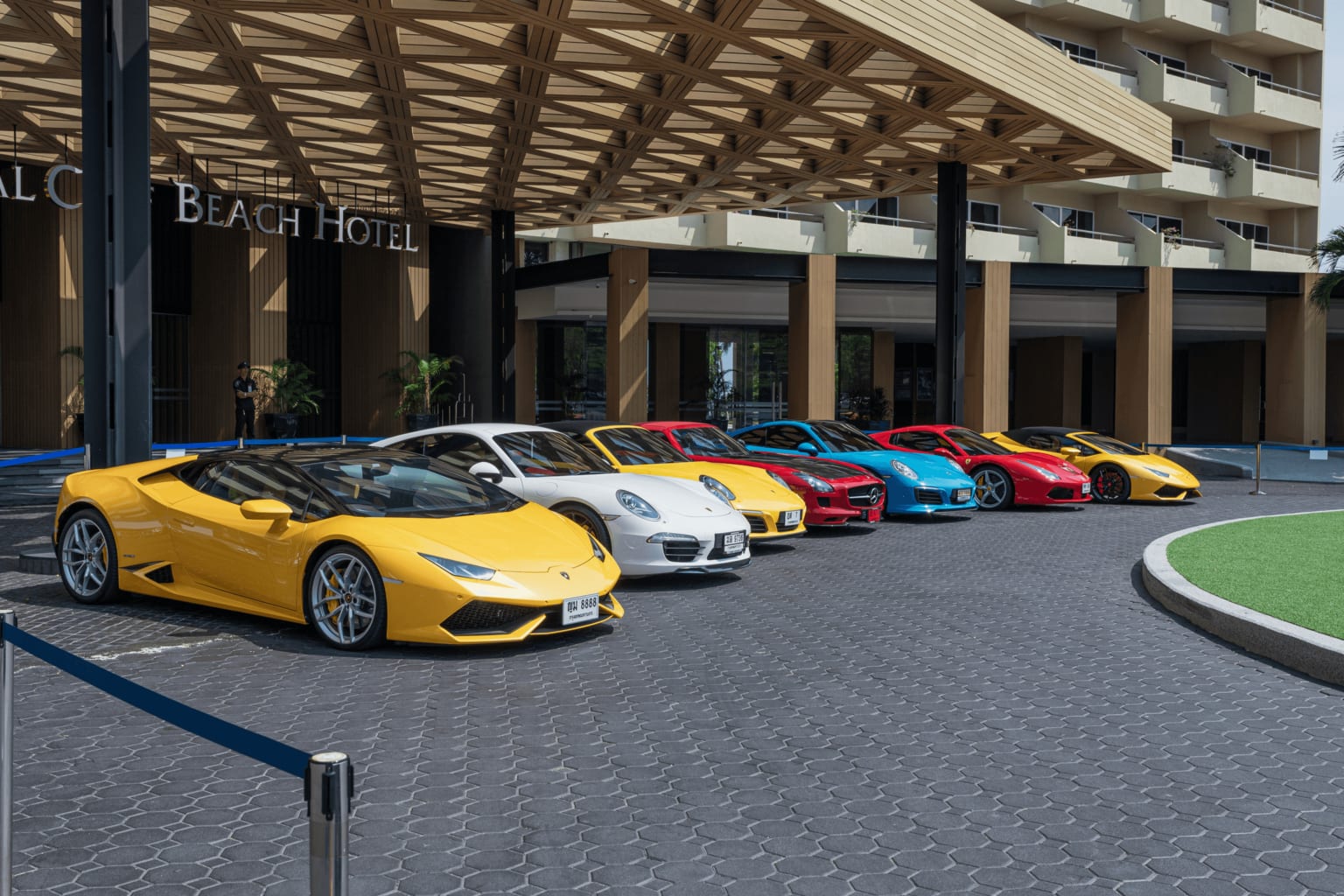 Ferrari, Lamborghini, Aston Martin : celle qui vend le moins cher est aussi celle qui gagne le plus