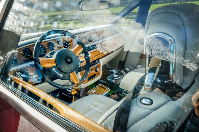 Amendes inefficaces : la police de Londres fait enlever les Rolls-Royce mal garées