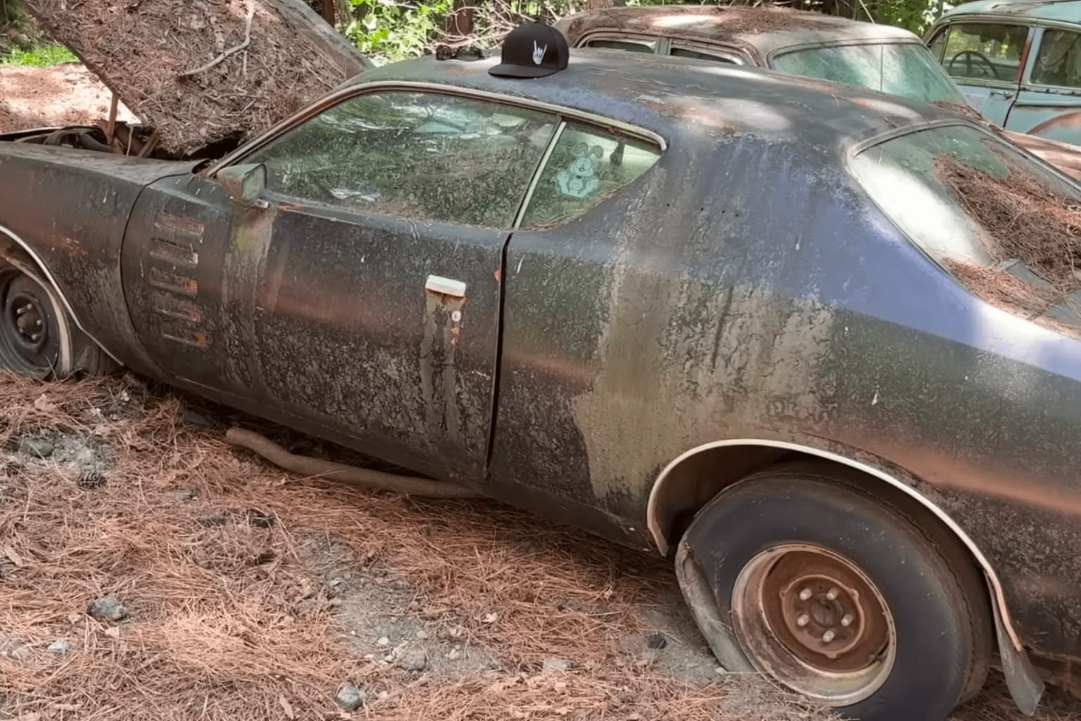 Cinq jours sous pression : il sauve une voiture mythique abandonnée depuis 35 ans