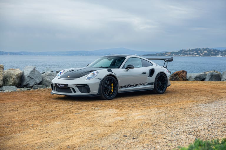 Une Porsche 911 GT3 RS tente de monter une piste de ski en Norvège, ça tourne mal