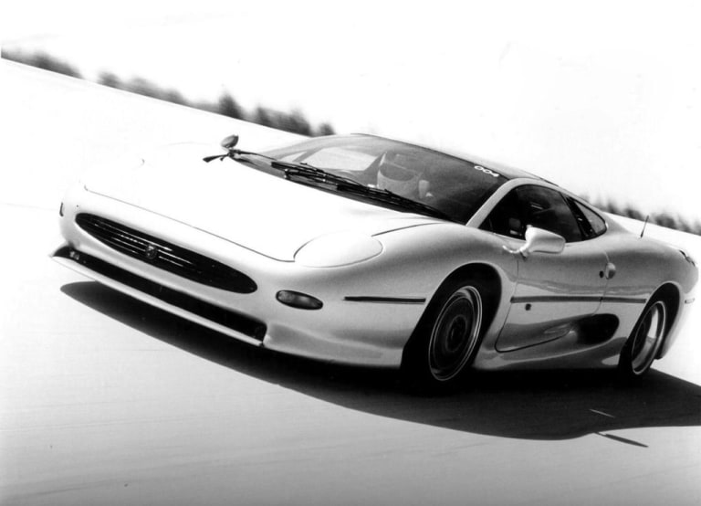 Jaguar XJ220 : supercar à l'anglaise
