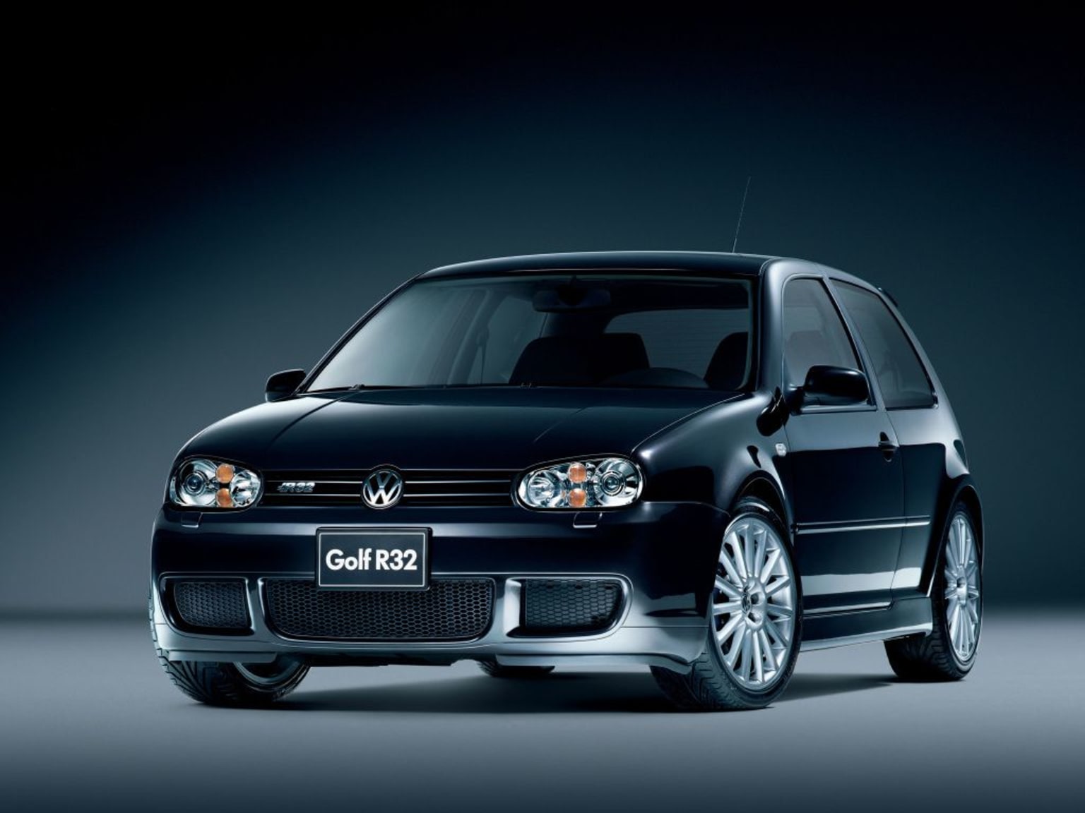 Volkswagen Golf IV R32 : le sport en série limitée