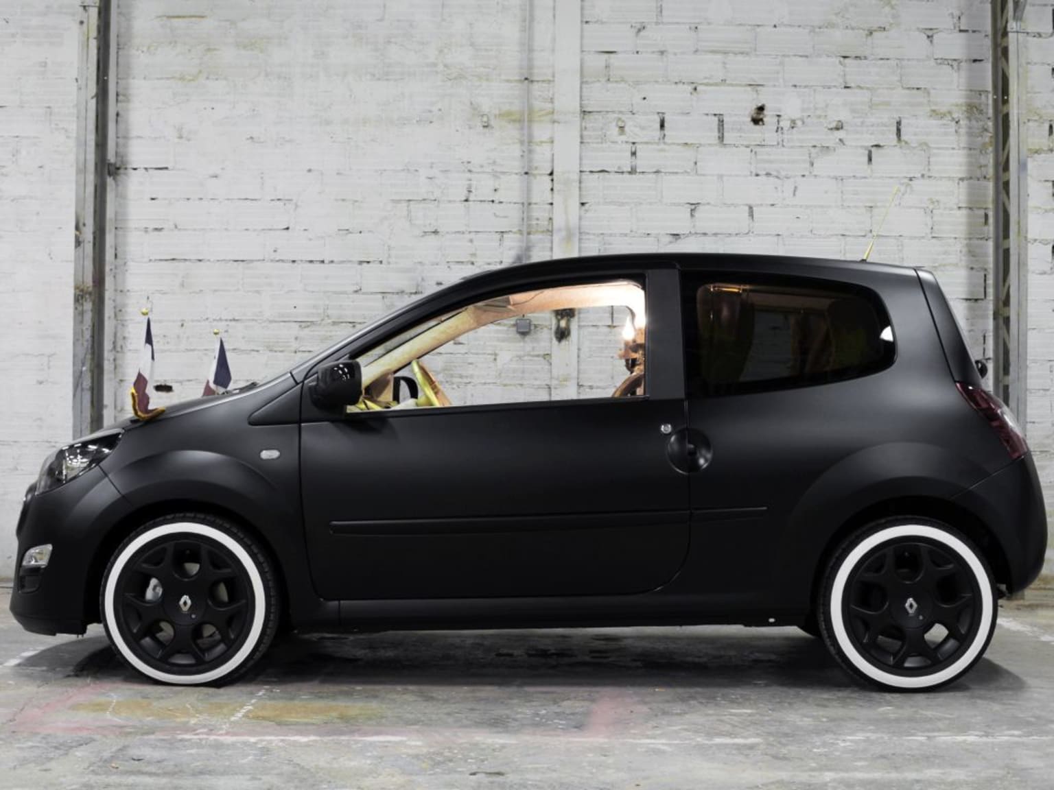 Renault Twingo 55 Fbg : la voiture présidentielle selon Castelbajac