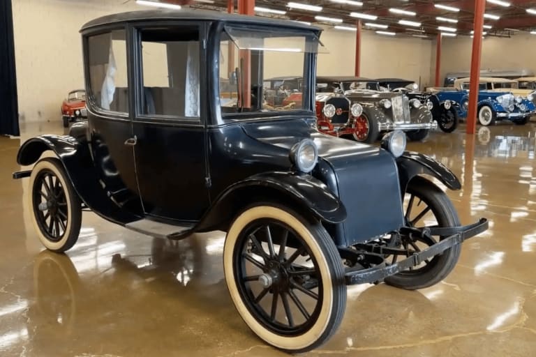Bien avant Tesla, cette voiture électrique n’avait pas de volant… voici pourquoi