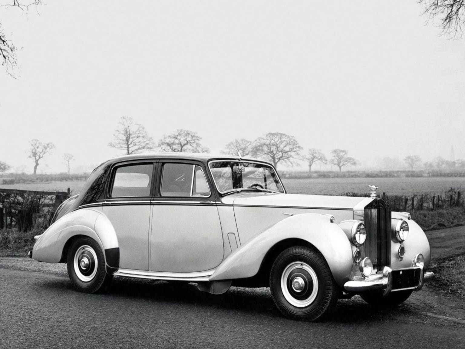 Rolls-Royce Silver Dawn : de la haute couture au prêt-à-porter
