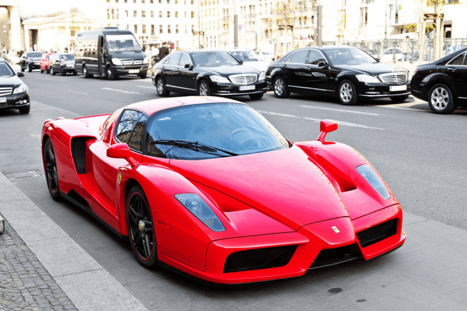 Cette Ferrari Enzo s'était brisée en deux à 260 km/h, ce qui lui est arrivé ensuite est incroyable