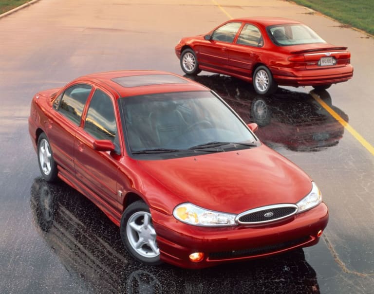 Ford SVT Contour : version musclée de la Mondeo américaine