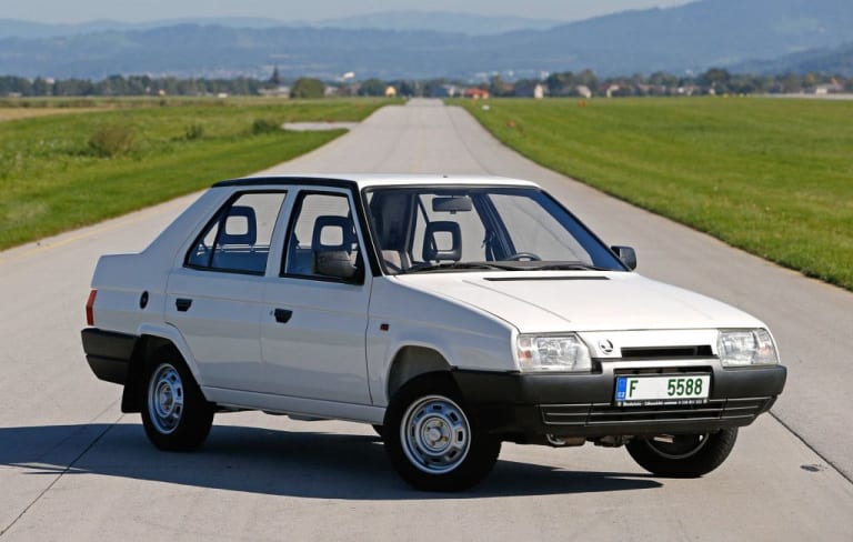 Skoda Favorit Sedan : tchèque en blanc !