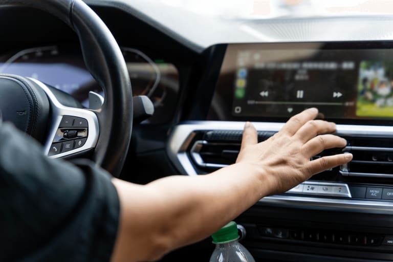 Automobile : écrans, diesel, boutons… pourquoi les constructeurs font marche arrière