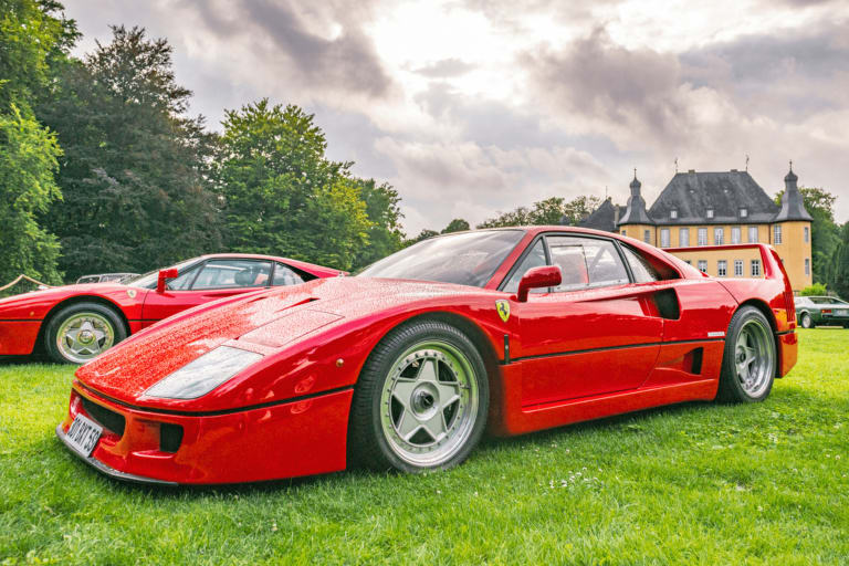 Il possède 400 voitures et oublie une Ferrari F40 dans un garage pendant 10 ans