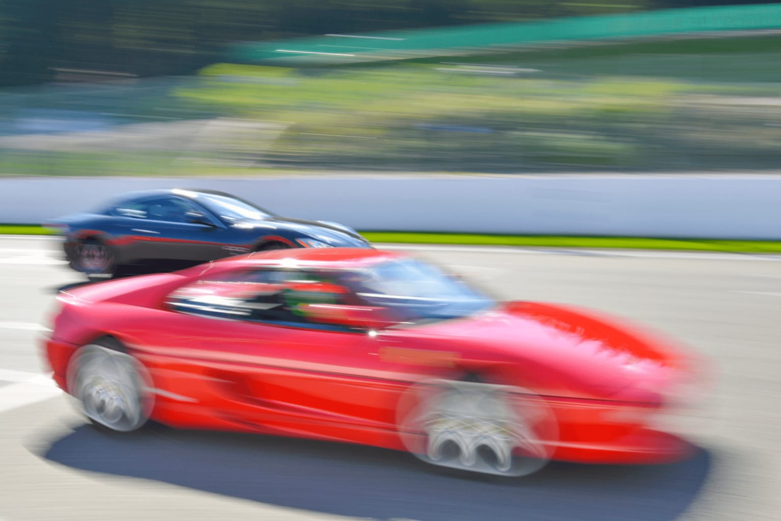 Ils volent une Ferrari, la brûlent… et l’assurance tarde à payer