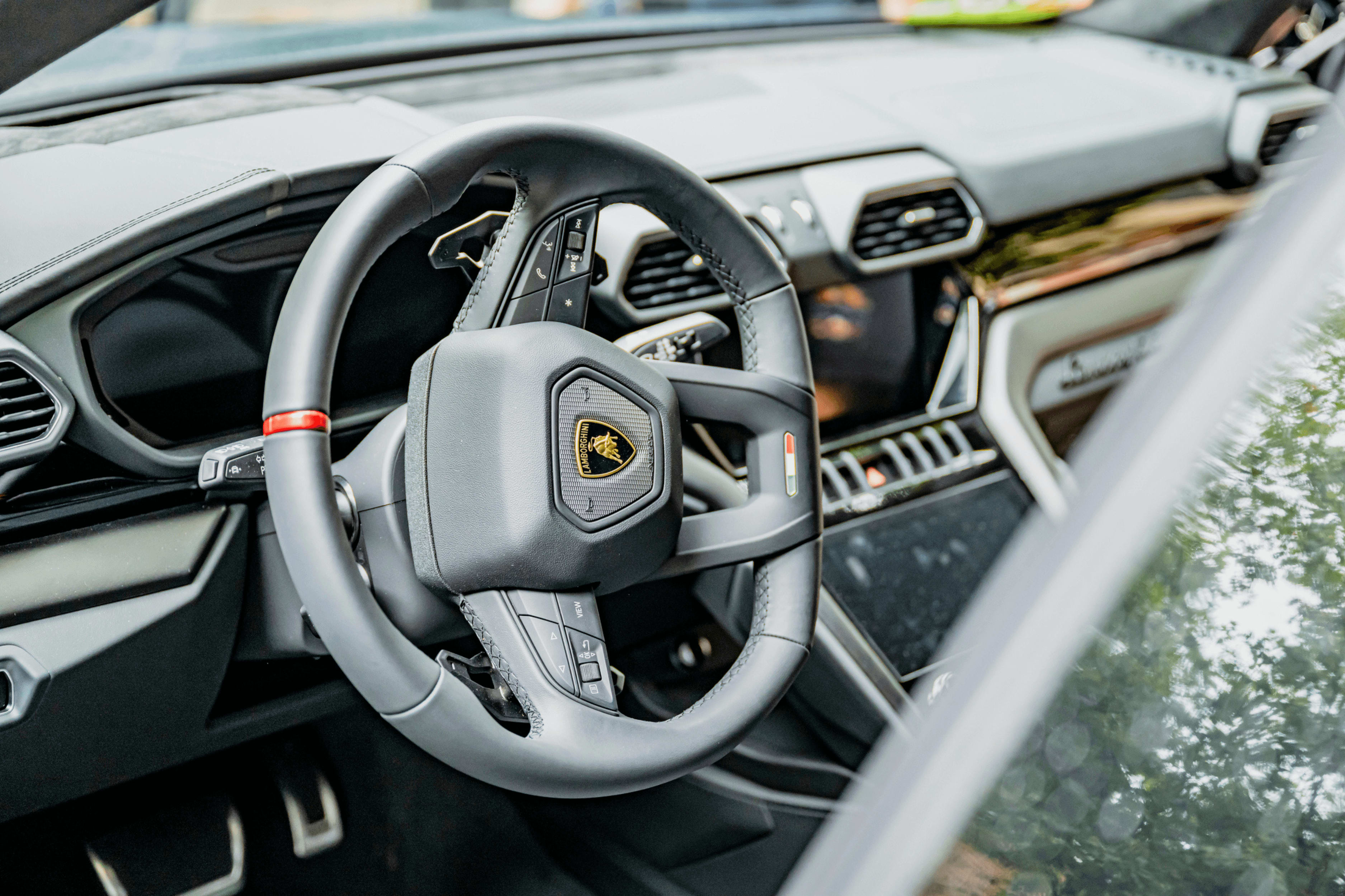 Lamborghini freine l’électrique : la vraie raison derrière ce choix surprenant