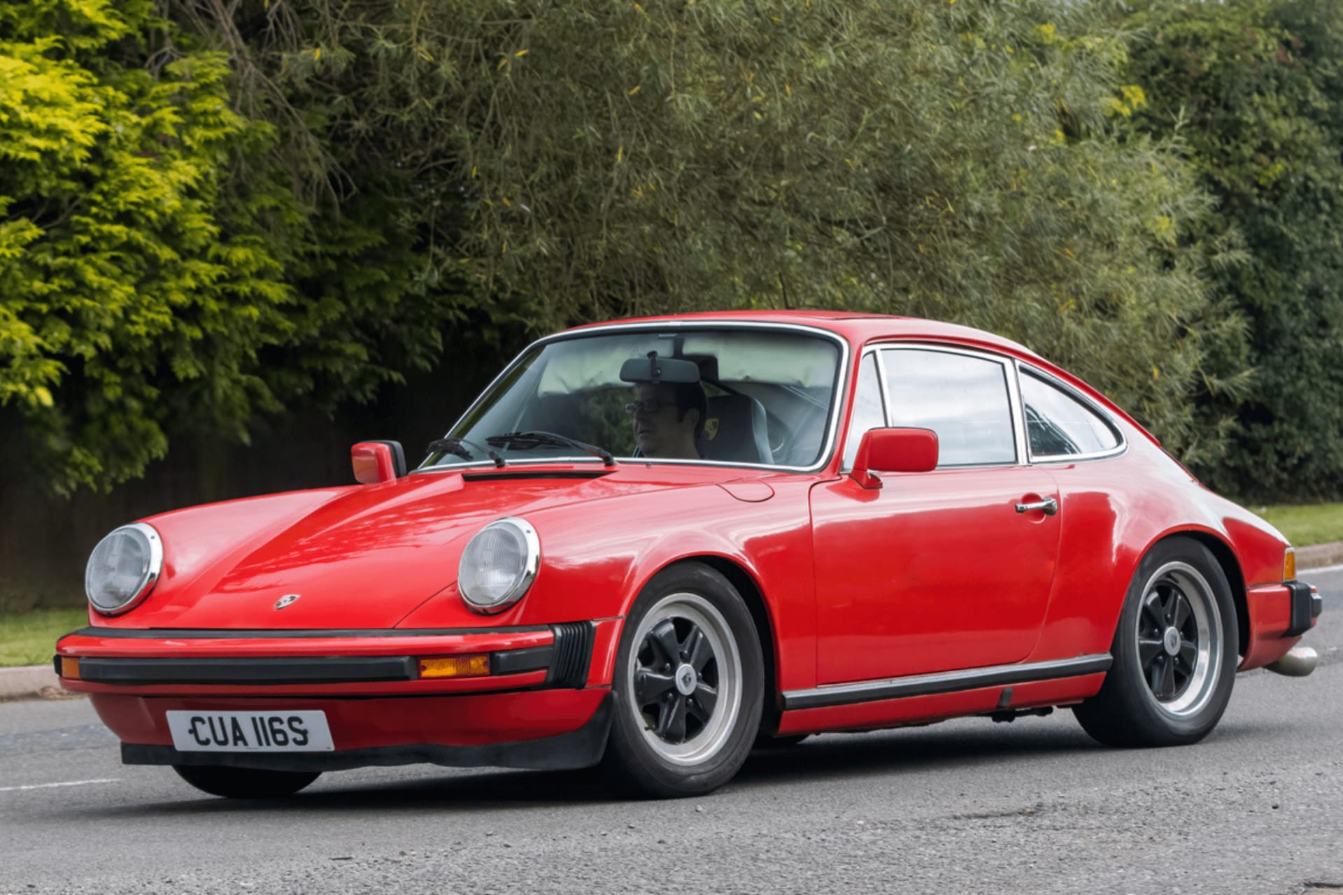 Cette Porsche 911 rouge cache un secret que ni Porsche ni Ferrari n'auraient approuvé