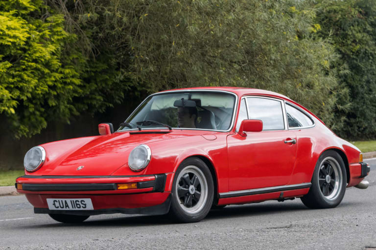 Cette Porsche 911 rouge cache un secret que ni Porsche ni Ferrari n'auraient approuvé