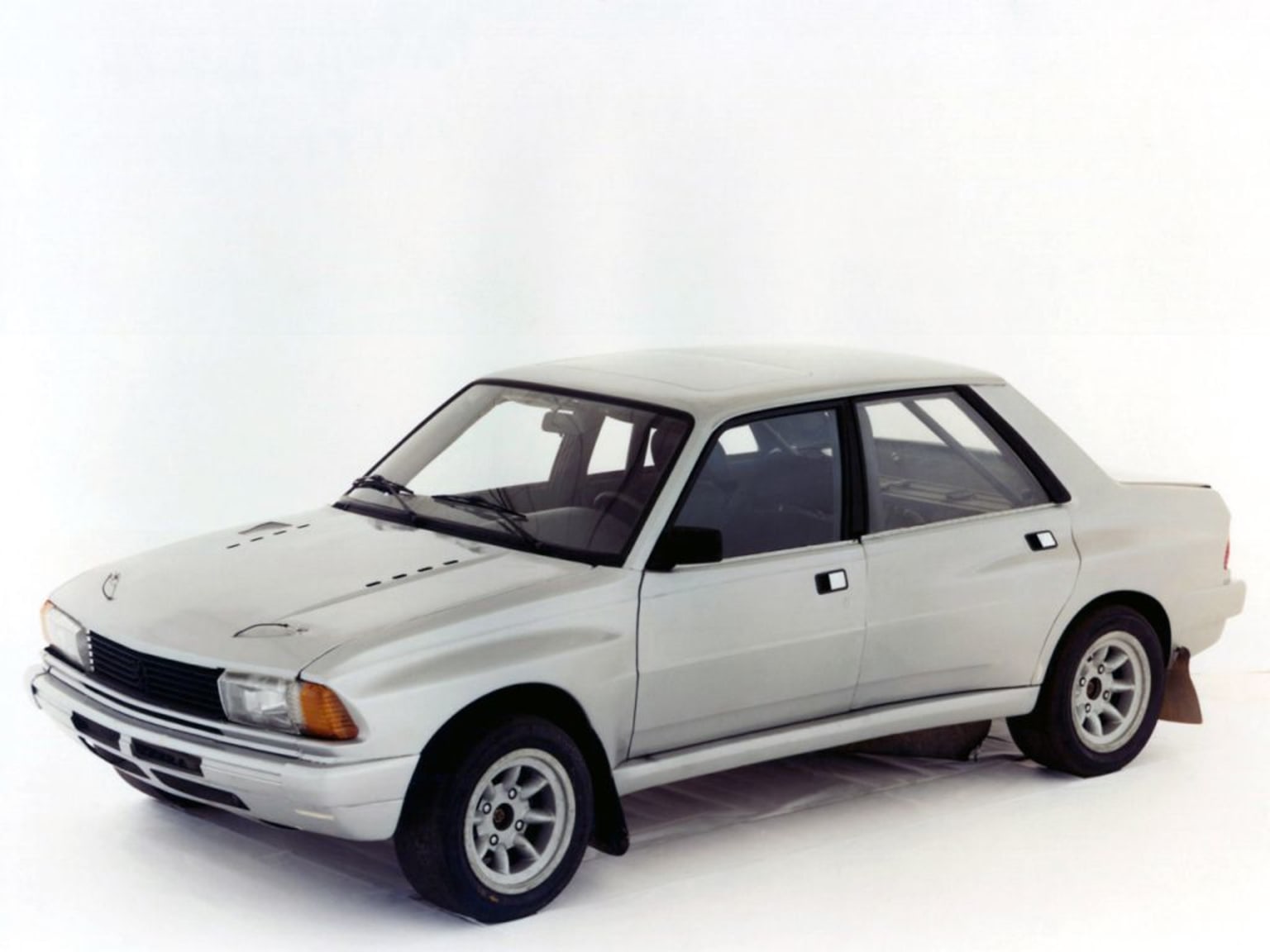 Peugeot 305 V6 Rallye : l'oubliée de Sochaux