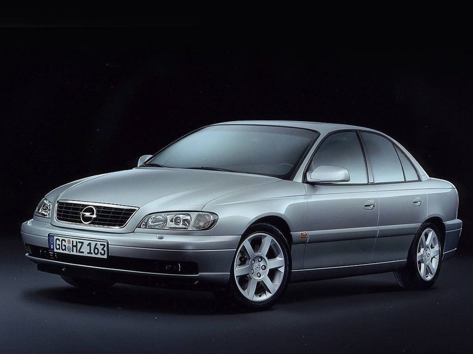 Opel Omega (B) V8 : le vaisseau-amiral fantôme