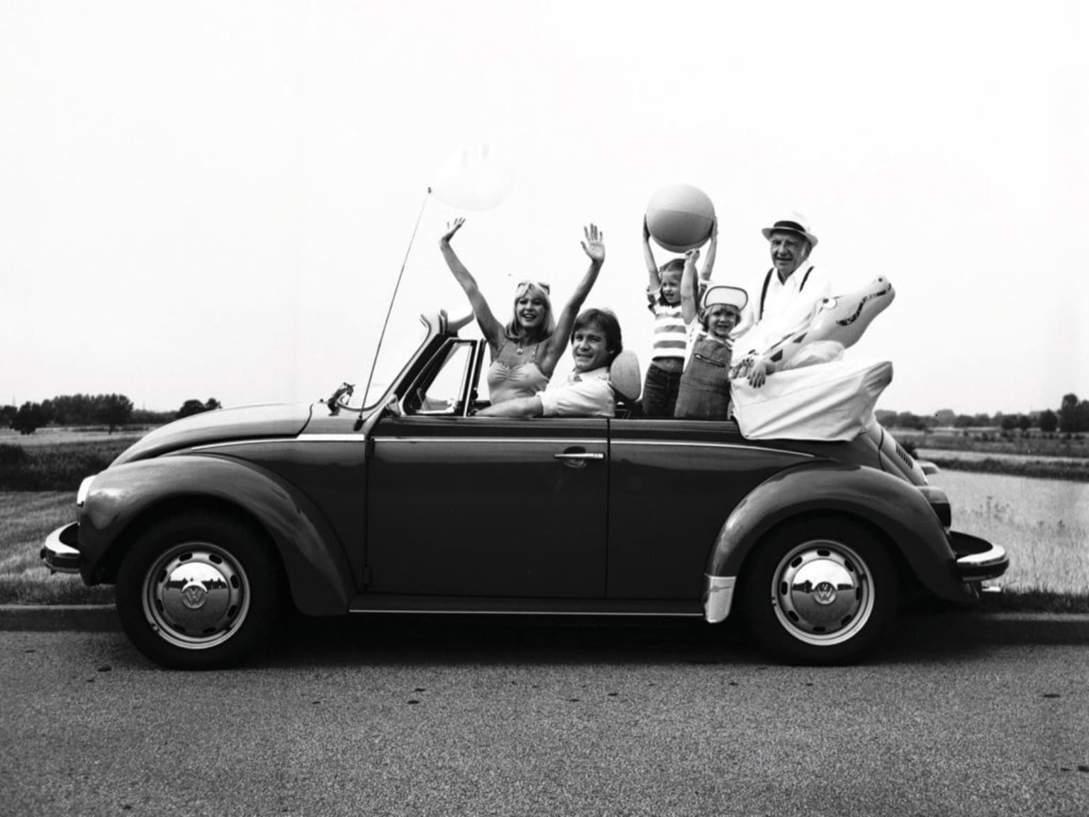 Volkswagen 1303 cabriolet : la voiture du peuple devenue snob.
