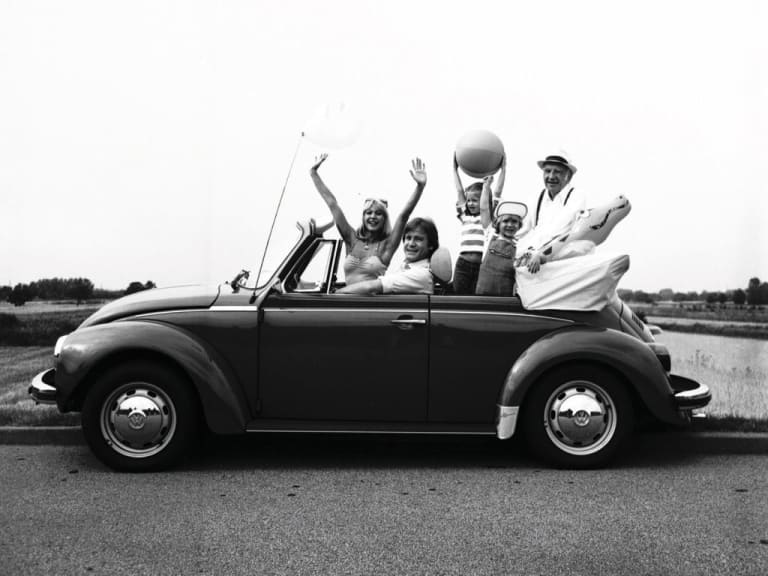 Volkswagen-1303-Cabrio-03.jpg