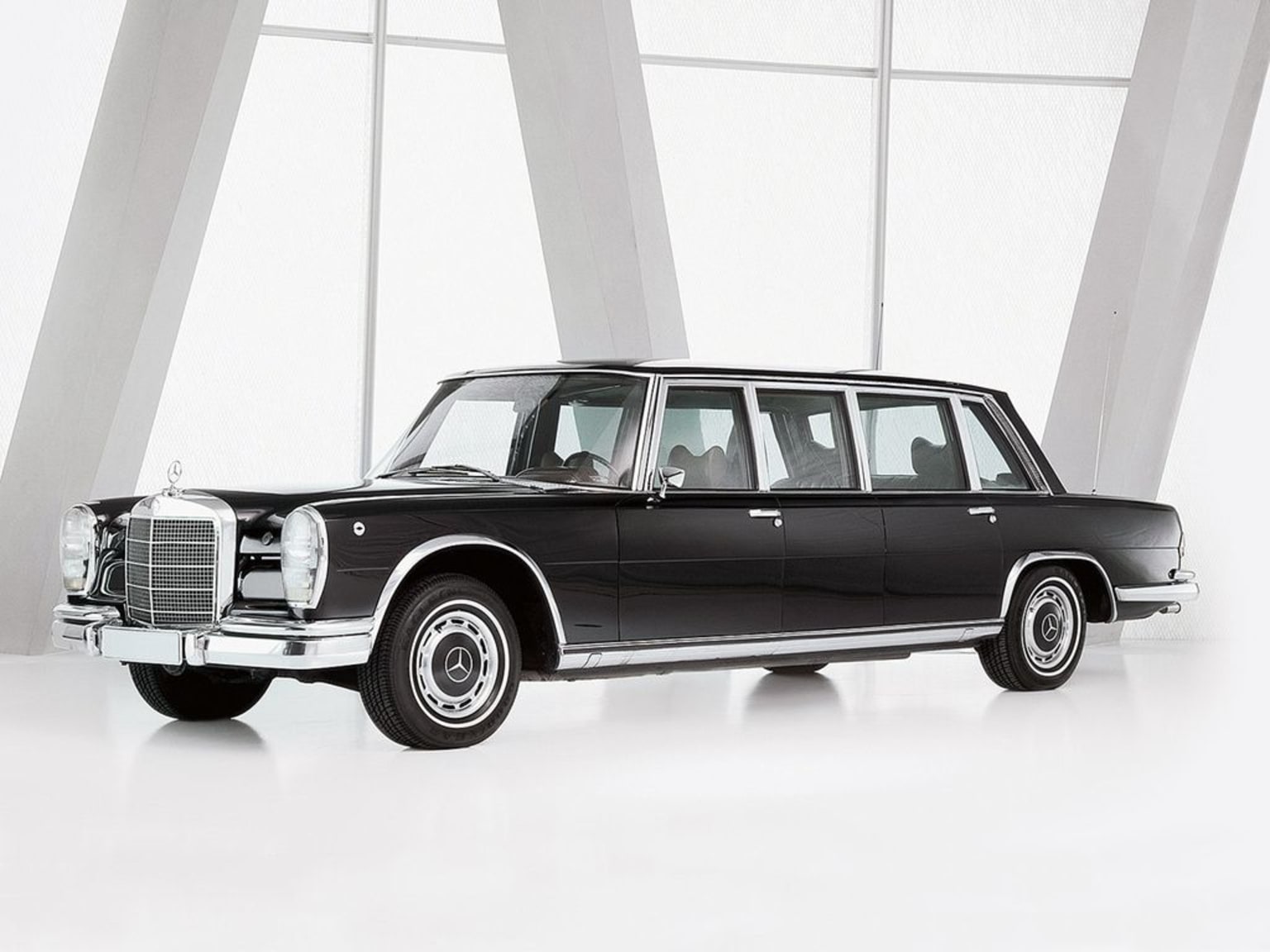 Mercedes 600 (W100) : la voiture des stars et des dictateurs !
